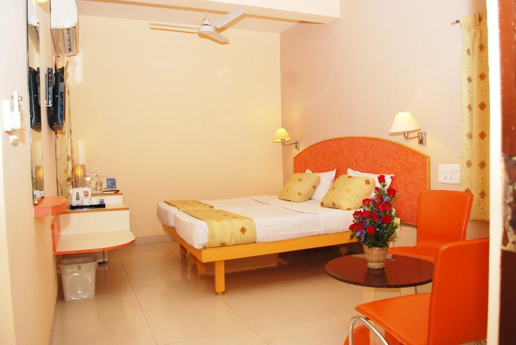 Hotel Pandian Ченнаї Екстер'єр фото