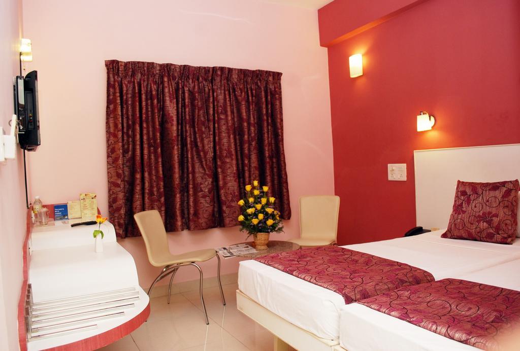 Hotel Pandian Ченнаї Екстер'єр фото