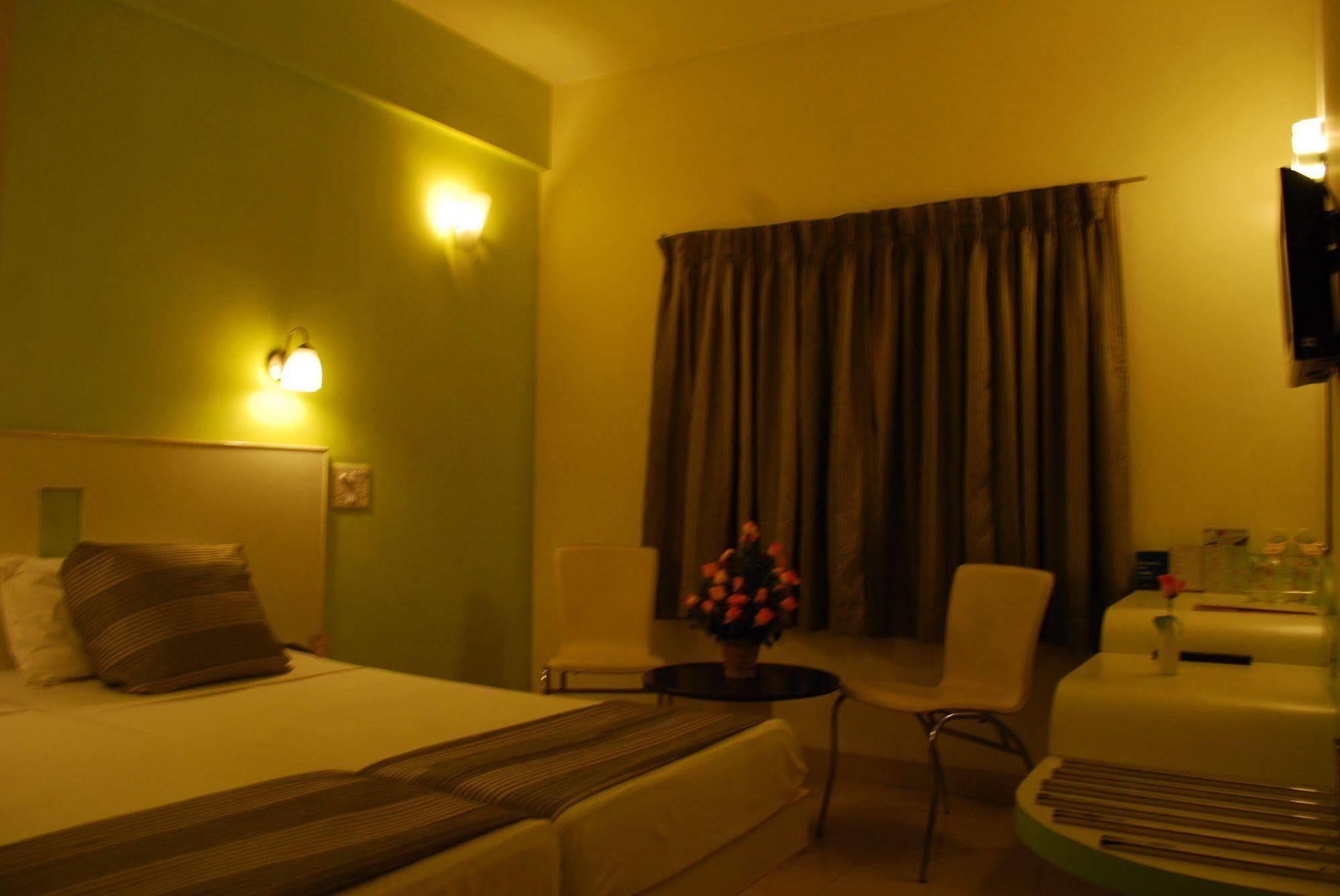 Hotel Pandian Ченнаї Екстер'єр фото
